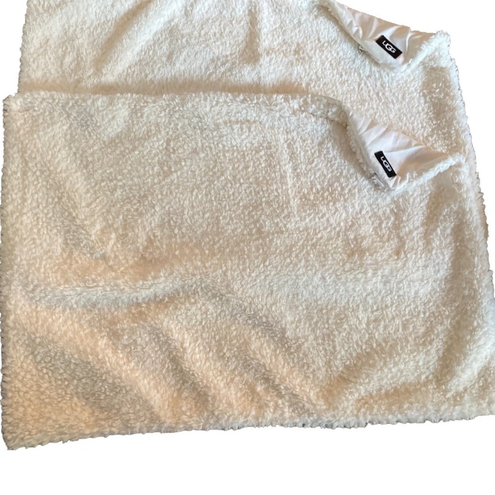 UGG Plush Sherpa pillow cases-cream